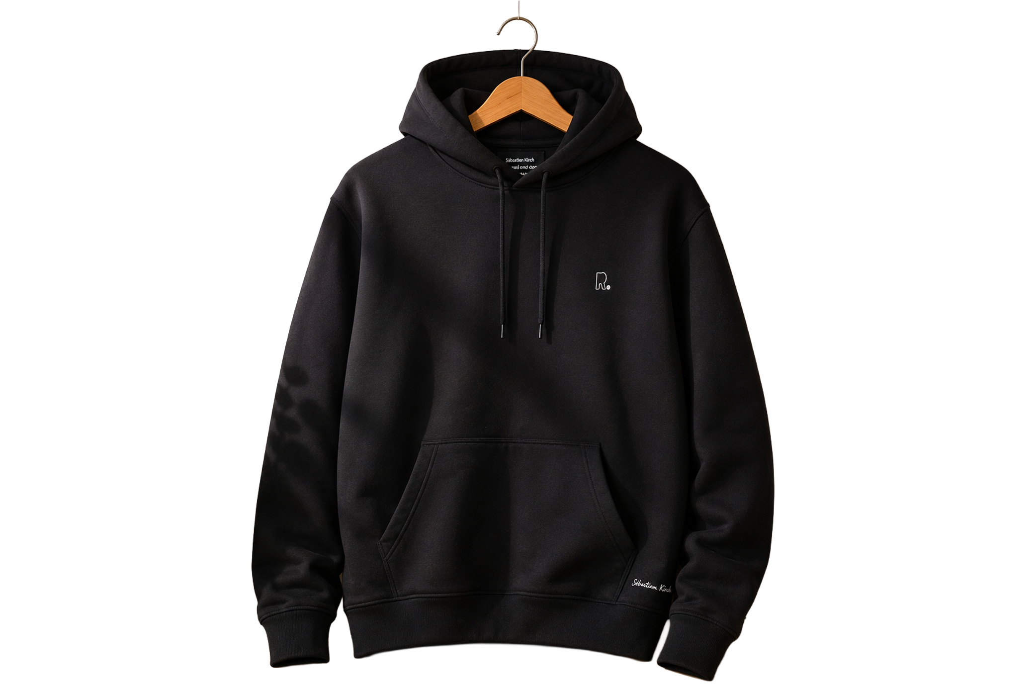 👕 Sweat à capuche noir  Femme –  Collection « R. » brodé